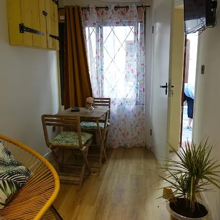 07 Sur . La A Pied, L'espagne A 30 Mn Apartment
